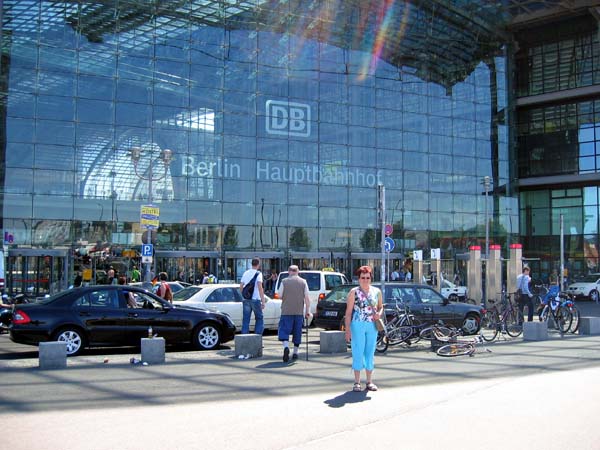 La nouvelle gare "Berlin Hauptbannhof"  . . .