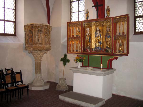 Une autel de l'église St-Thomas  . . .