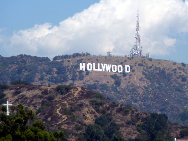 Hollywood avec la " mythique " colline  . . .