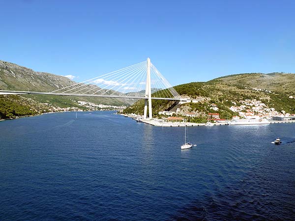 le port de Dubrovnik en Croatie  . . . 