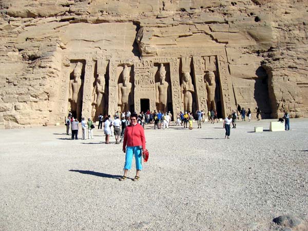 Abou Simbel et le temple de la reine Néfertari  . . .