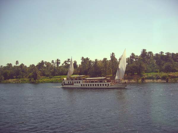 Vue sur le Nil  . . .
