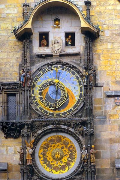 L'horloge astronomique réalisée en 1410 - Staromestské námesti -  . . .