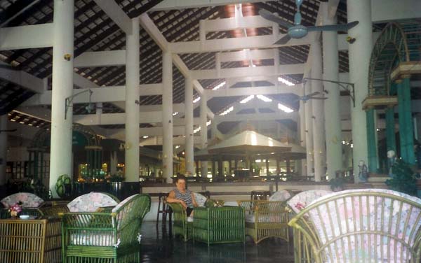 Le grand hall de notre hôtel à Phuket  . . .