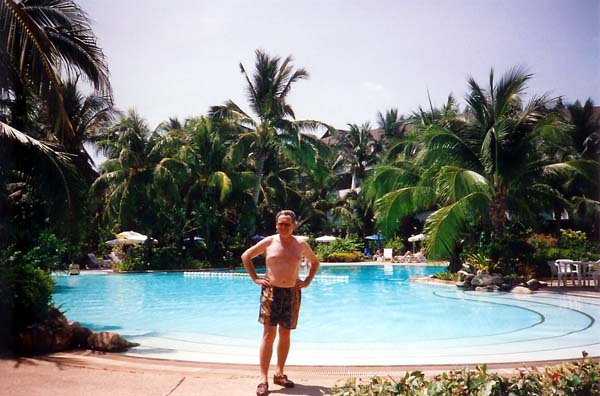 La piscine de l'hôtel à Phuket  . . .